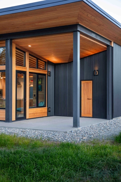 Inside a Mountain Home That Balances Style, Safety, and Nature