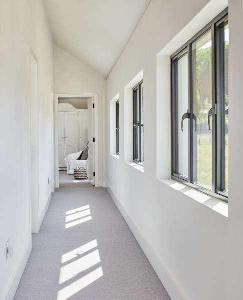 Natural Finishes Bring Warmth to this Countryside Home