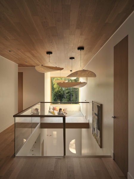 Step Into Serenity: The Lake House That Lets Nature Take the Lead