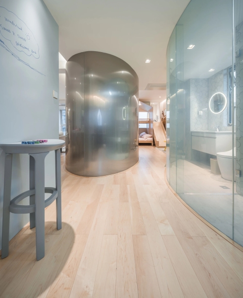 The Apartment in Shanghai That Swapped Bedrooms for Connection