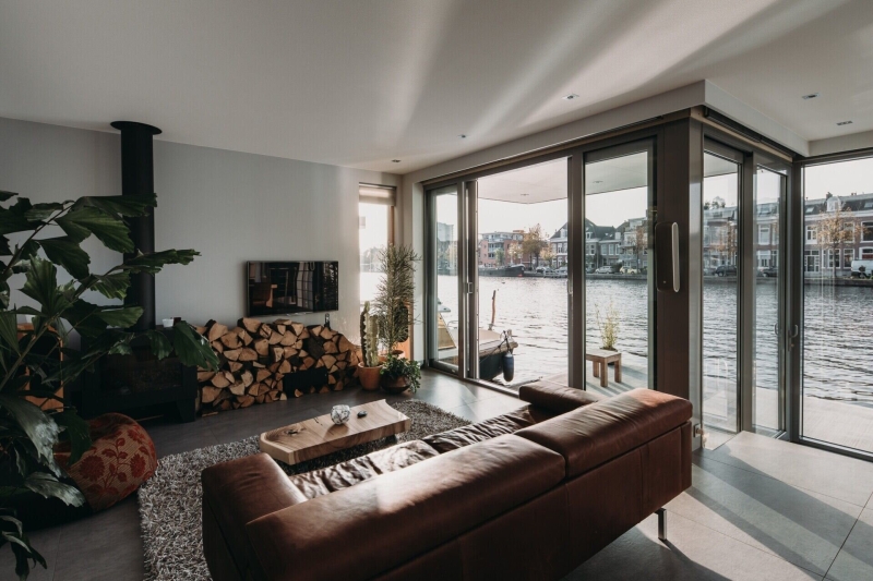 The Floating Villa Bringing Modern Calm to a Historic Dutch River
