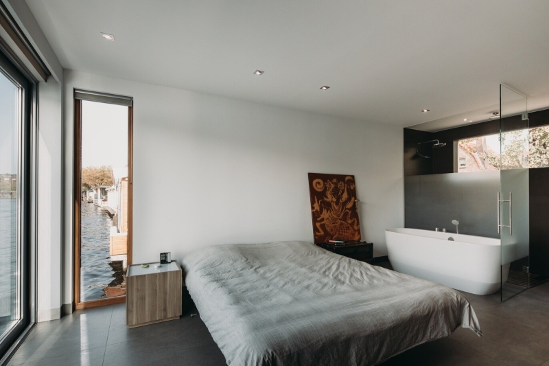 The Floating Villa Bringing Modern Calm to a Historic Dutch River