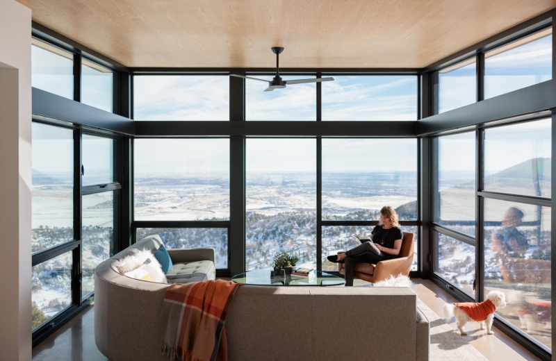 The Glass Box Living Room That Changes How You See the Mountains