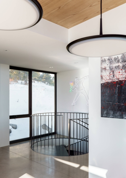 The Glass Box Living Room That Changes How You See the Mountains