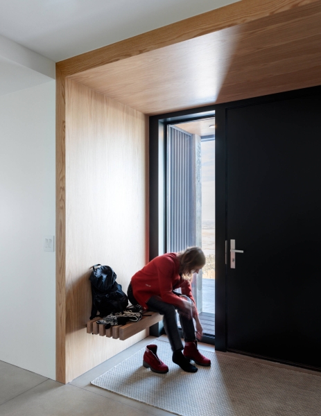 The Glass Box Living Room That Changes How You See the Mountains