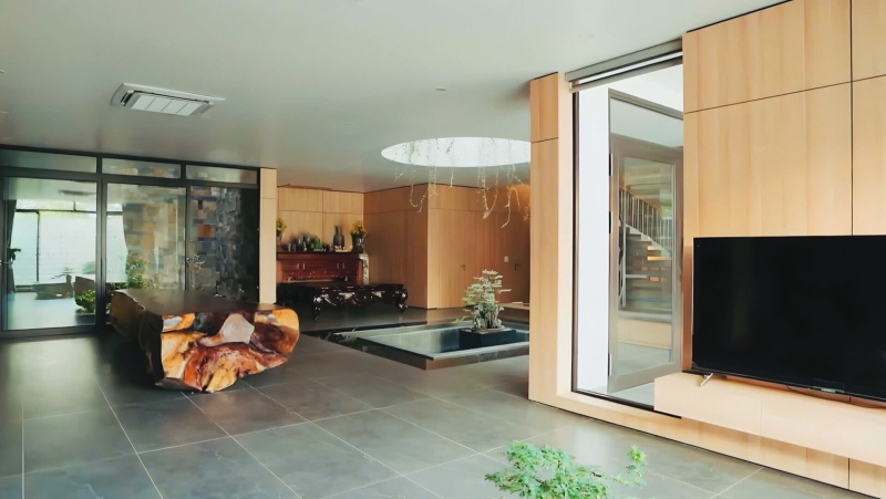 The Koi Pond and Hanging Garden That Becomes the Heart of Daily Living