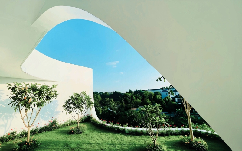 The Koi Pond and Hanging Garden That Becomes the Heart of Daily Living