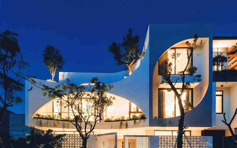 The Koi Pond and Hanging Garden That Becomes the Heart of Daily Living