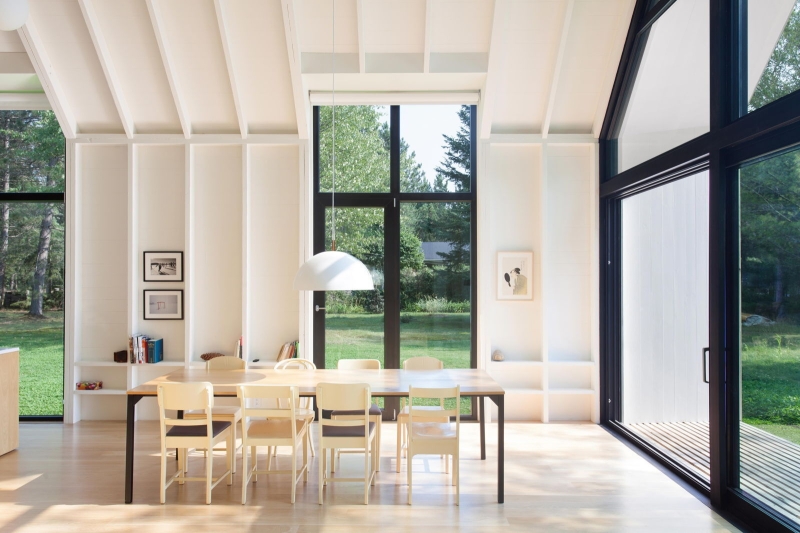 The Lakeside Cottage That Feels Like Living Inside a Giant Window