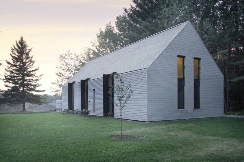 The Lakeside Cottage That Feels Like Living Inside a Giant Window
