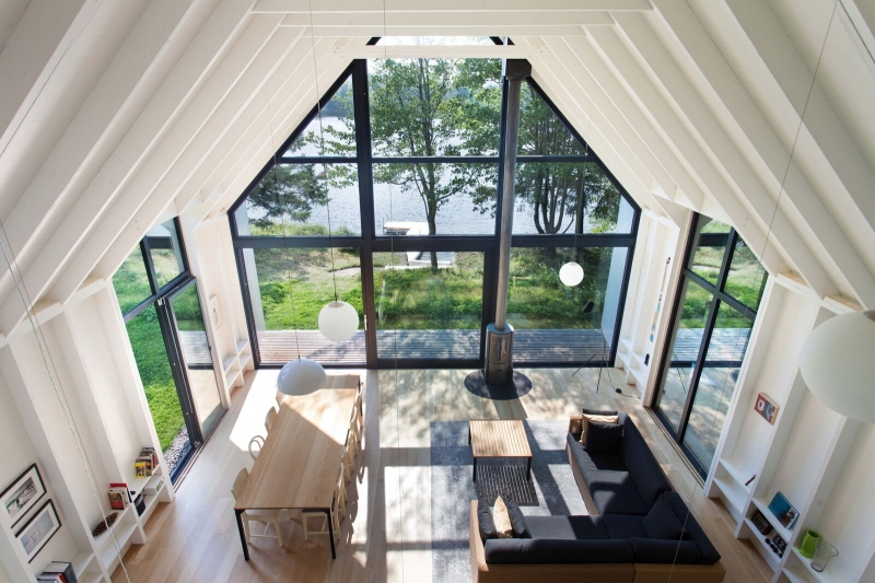 The Lakeside Cottage That Feels Like Living Inside a Giant Window