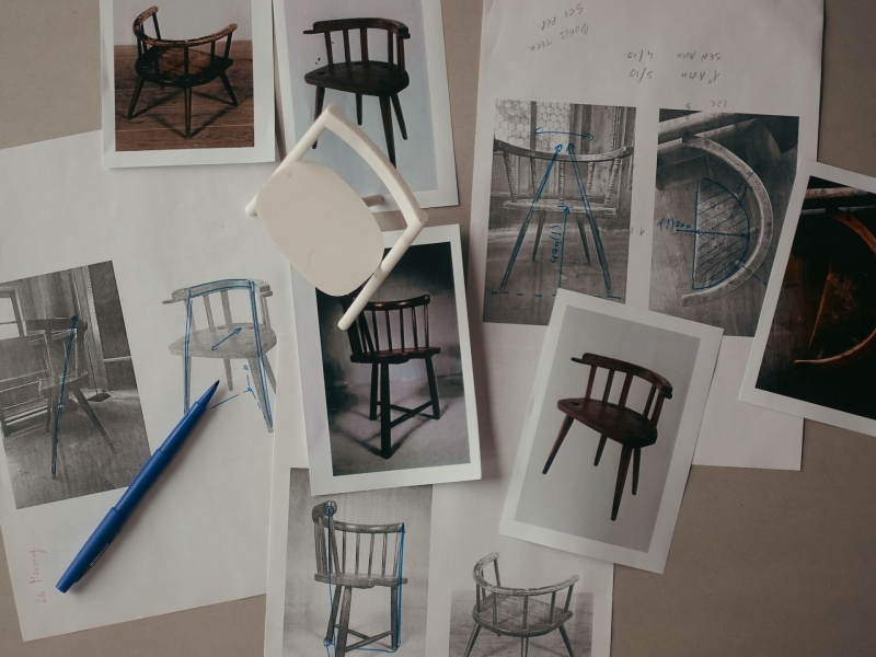 The Mezzo Chair, between a stool and a story