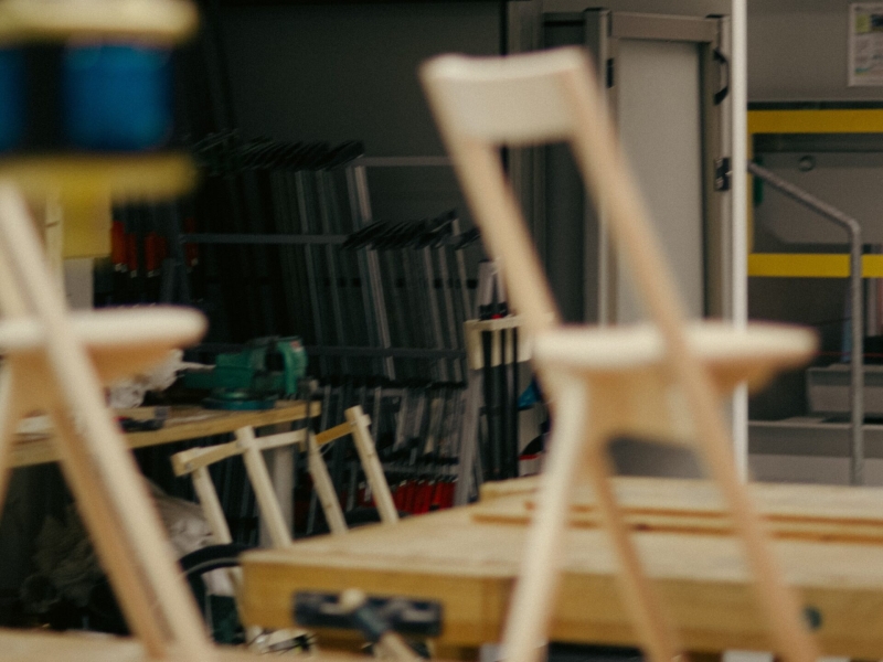 The Mezzo Chair, between a stool and a story