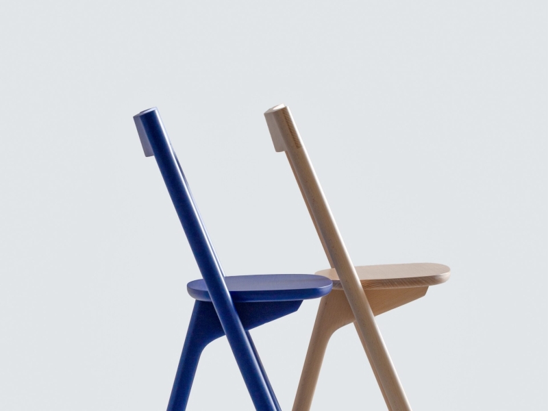 The Mezzo Chair, between a stool and a story