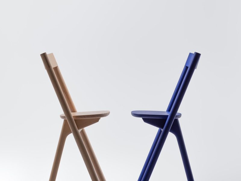 The Mezzo Chair, between a stool and a story