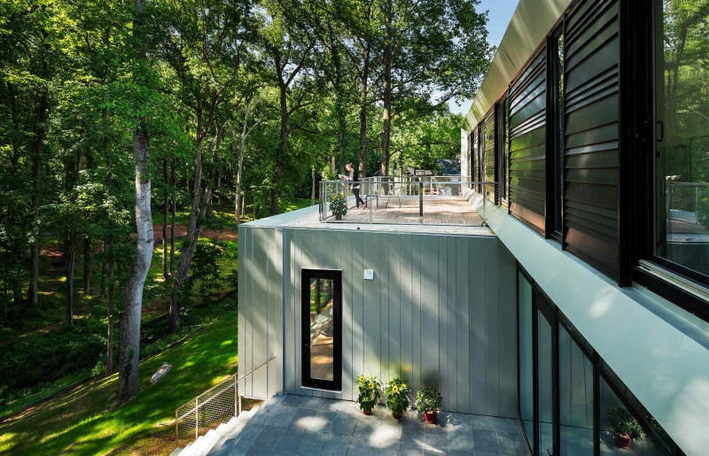 The Modern Family Home That Turns Nature Into Its Fourth Room