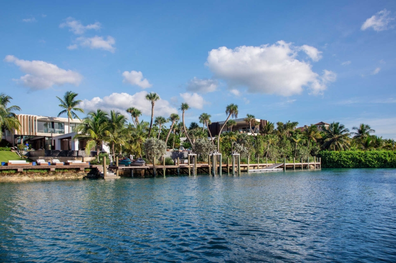 The Tropical Home Crafted Around Light Filled Spaces and Lush Outdoor Rooms