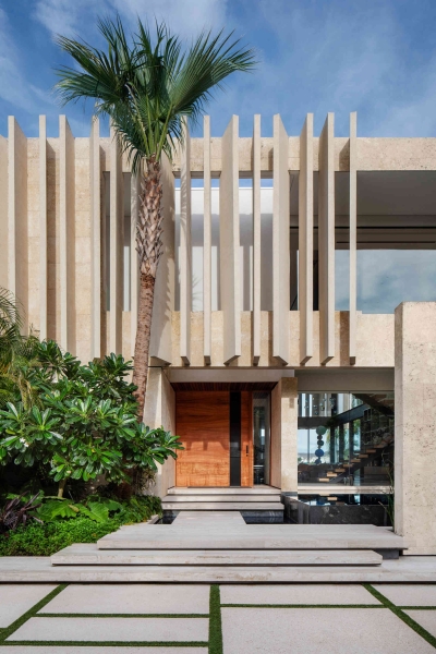 The Tropical Home Crafted Around Light Filled Spaces and Lush Outdoor Rooms