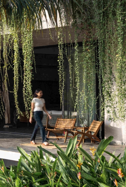 Tour this home that uses Stone Walls and Hanging Greens to Shape Every Space