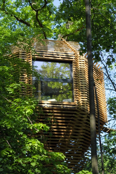 Would You Stay Here? The French Treehouse with a Rooftop Terrace Hidden in the Woods