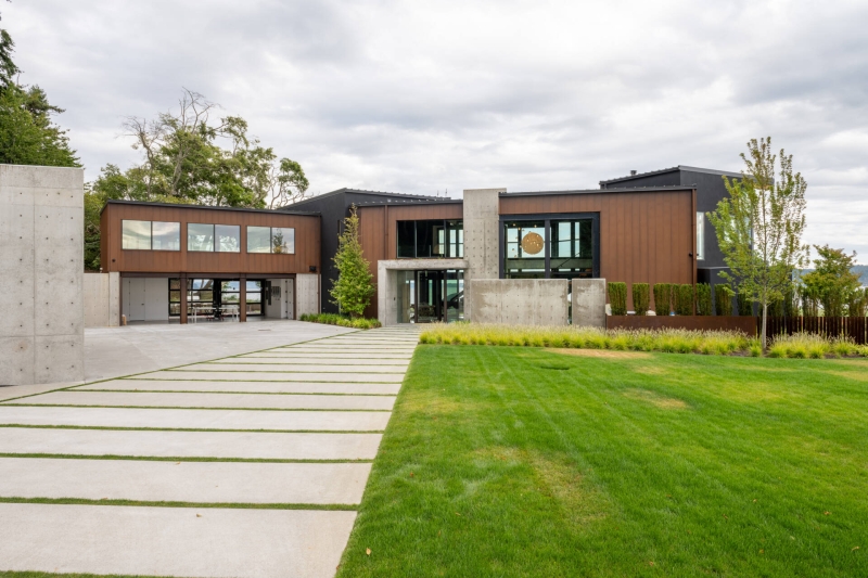 A Coastal House Built to Withstand Land, Sea, and Time
