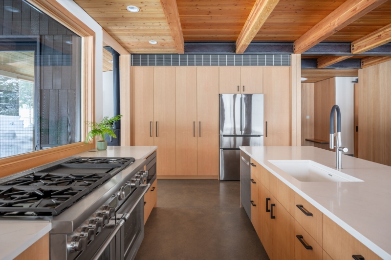 A Home That Blends Lodge Warmth With Japanese Precision