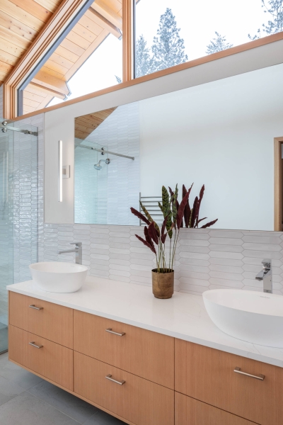 A Home That Blends Lodge Warmth With Japanese Precision