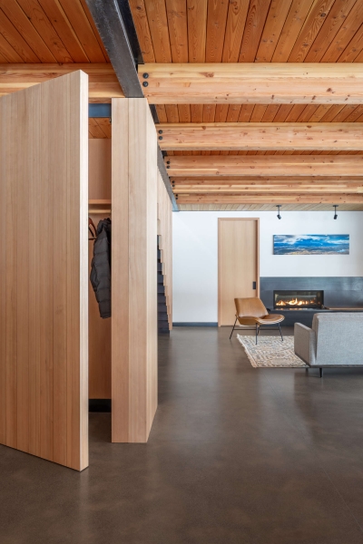 A Home That Blends Lodge Warmth With Japanese Precision