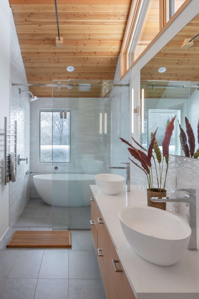 A Home That Blends Lodge Warmth With Japanese Precision