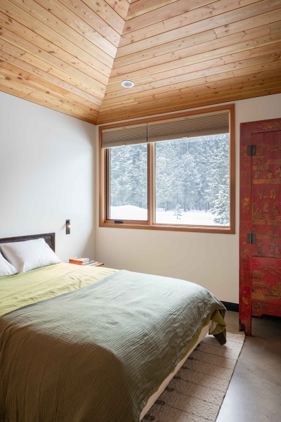 A Home That Blends Lodge Warmth With Japanese Precision