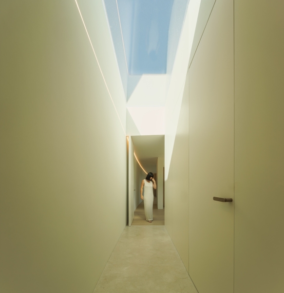 A Madrid House Designed Around Geometry That Feels Natural