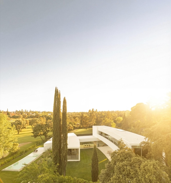 A Madrid House Designed Around Geometry That Feels Natural