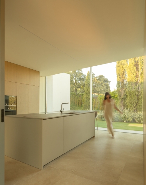 A Madrid House Designed Around Geometry That Feels Natural