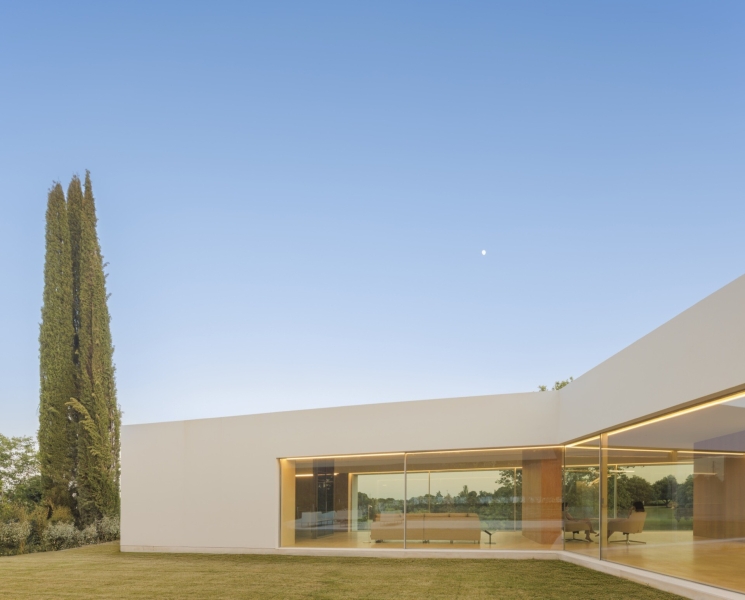 A Madrid House Designed Around Geometry That Feels Natural