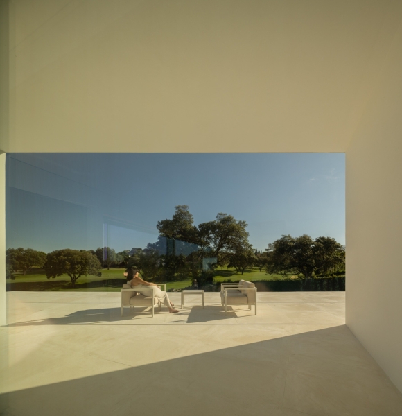 A Madrid House Designed Around Geometry That Feels Natural