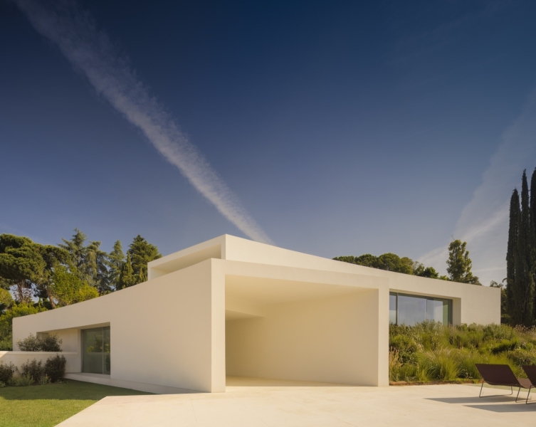 A Madrid House Designed Around Geometry That Feels Natural