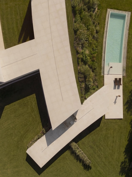 A Madrid House Designed Around Geometry That Feels Natural