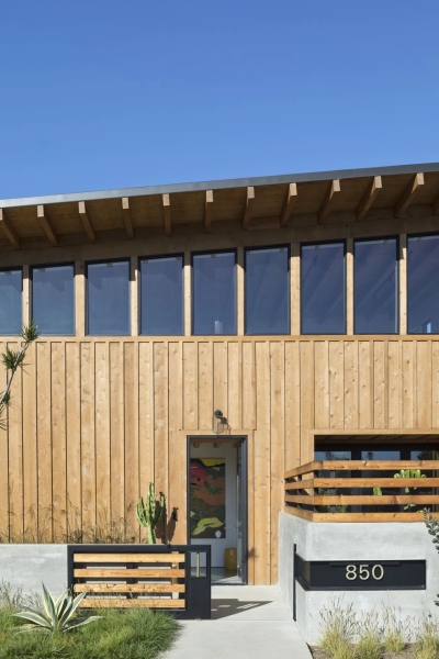 A Reverse Floor Plan and Ocean Views Define This Coastal Home in California