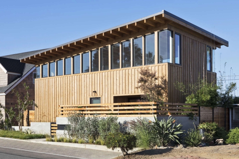 A Reverse Floor Plan and Ocean Views Define This Coastal Home in California