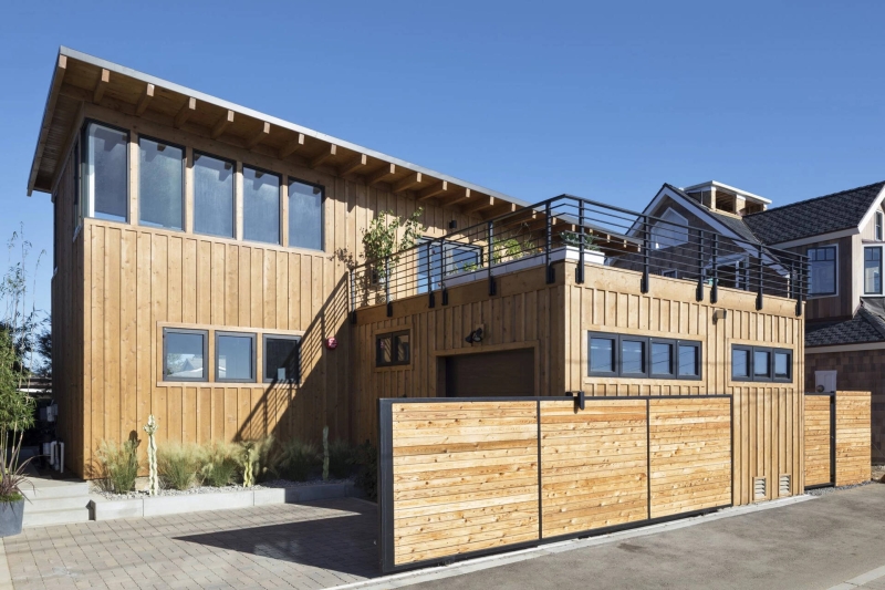 A Reverse Floor Plan and Ocean Views Define This Coastal Home in California