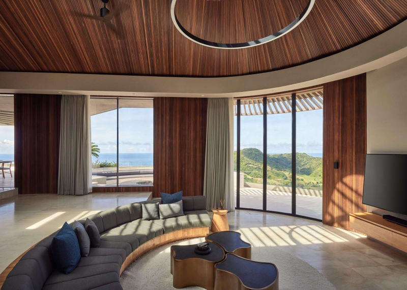 A Sculptural Home Uses Circles to Frame Land, Light, and Views