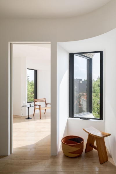 DL1310 Building | Young & Ayata + Michan Architecture