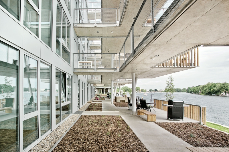 Footbridge on the water Residential Building | LOVE architecture and urbanism