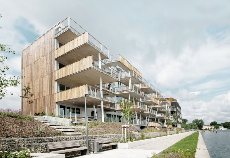 Footbridge on the water Residential Building | LOVE architecture and urbanism