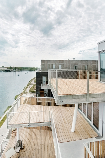 Footbridge on the water Residential Building | LOVE architecture and urbanism