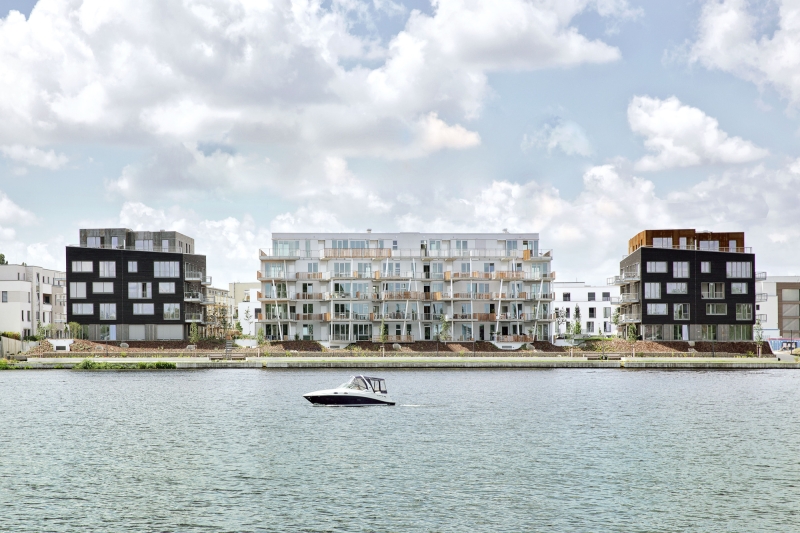 Footbridge on the water Residential Building | LOVE architecture and urbanism