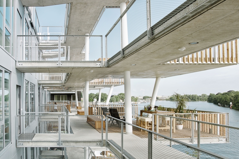 Footbridge on the water Residential Building | LOVE architecture and urbanism