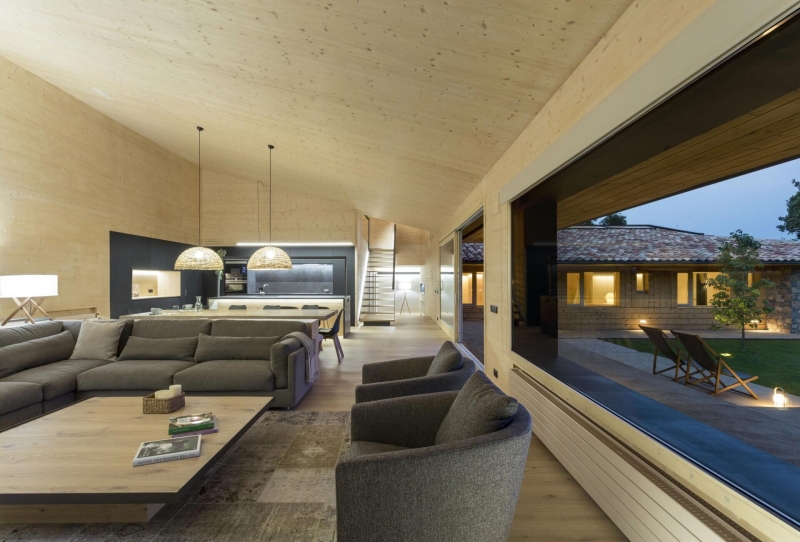 How Traditional Cerdanya Materials Shape This Modern Family Home