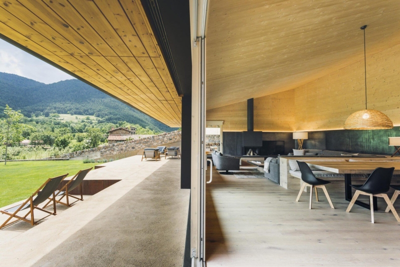 How Traditional Cerdanya Materials Shape This Modern Family Home