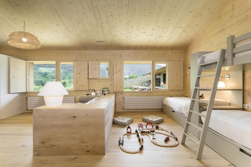 How Traditional Cerdanya Materials Shape This Modern Family Home